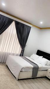 Giường trong phòng chung tại Hojin Hotel