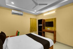 TV a/nebo společenská místnost v ubytování Hotel O MSR Grand Hotel + 45 fotografií