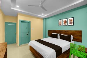 Postel nebo postele na pokoji v ubytování Hotel O MSR Grand Hotel