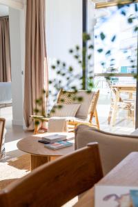 Khu vực ghế ngồi tại Joan Miró Luxury Apartment