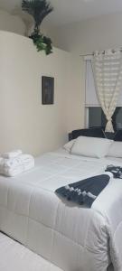 Postel nebo postele na pokoji v ubytování Elegant Hideaway with Heated Pool, Spa & Reclining Bliss