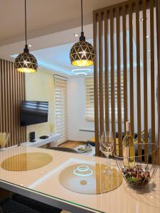 Телевизор и/или развлекательный центр в Prestige Forest Resort Zlatibor Wellness & Spa