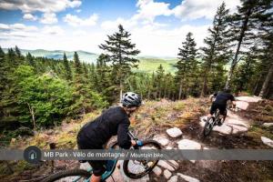 two people riding bikes on a mountain trail at Mont Blanc 121-111 in Saint-Faustin