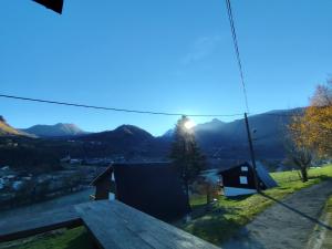 a view from the roof of a house with mountains in the background at Chalet Mustang Vallée in Laruns