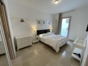 Postel nebo postele na pokoji v ubytování barbacana monopoli