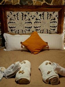 Кровать или кровати в номере STONE of KAMARIZA +89 фотографий