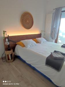 Кровать или кровати в номере Altrove, lontano quanto basta