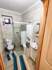 Ένα μπάνιο στο Forest Cottage 2024