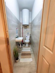 Ένα μπάνιο στο Forest Cottage 2024