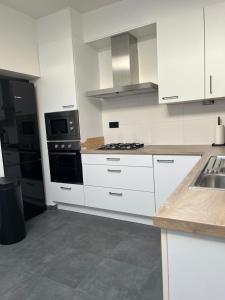 Nhà bếp/bếp nhỏ tại FDS Cosy House