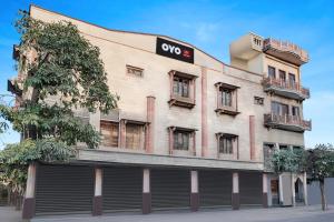 El edificio en el que está el hotel 29 fotos más