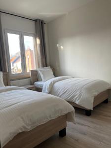 Giường trong phòng chung tại FDS Cosy House