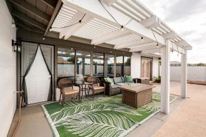 a covered patio with a table and chairs at Pool paradise near ASU campus & Scottsdale in Tempe