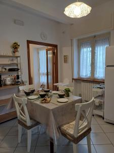 a kitchen with a table with chairs and a refrigerator at Casa Le Camelie in Stiava