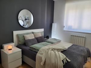 Postel nebo postele na pokoji v ubytování Apartman Riva Parking Garaža