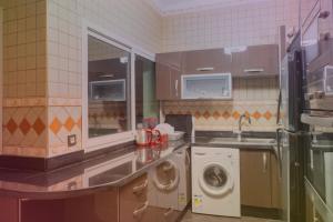 O bucătărie sau chicinetă la Appartement ensoleillé tanger