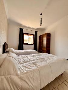 En eller flere senge i et værelse på Apartamento Centrico en Bab Okla