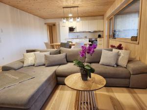 Posezení v ubytování Blickfang Bregenzerwald + 16 fotografií