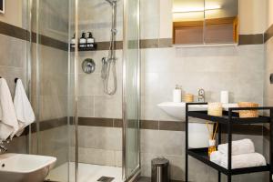 Koupelna v ubytování Casa di design con giardino privato in Centro a PIACENZA + 10 fotografií