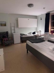 En eller flere senge i et værelse på Kapellskärs Camping och Vandrarhem