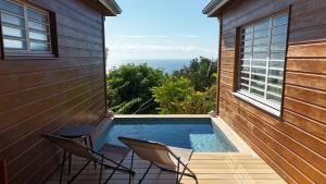 Bazén v ubytování PomKajou - Les lodges Racines é Zel nebo v jeho okolí