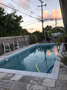 Бассейн в HolydayPalmBeachPoolHouse99fourPersonamin3 to5PersPartyPerBedroom или поблизости