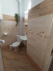 Koupelna v ubytování Bella Apartment + 35 fotografií