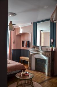 Η κουζίνα ή μικρή κουζίνα στο La Maison d'Augustin