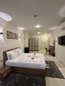 Postel nebo postele na pokoji v ubytování Nile Castle + 38 fotografií