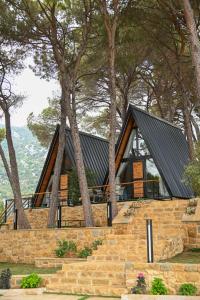 Το κτήριο όπου στεγάζεται  το σαλέ +9 φωτογραφίες