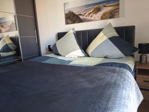 En eller flere senge i et værelse på JH Apartament