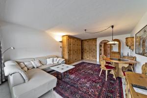 Et opholdsområde på Apartments Chesa Guardaval