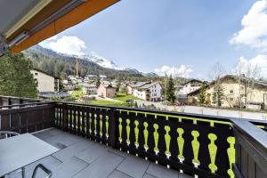 En generel udsigt til bjerge eller udsigt til bjerge taget fra lejligheden