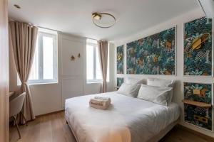 a bedroom with a white bed with a box on it at Spa & Relaxation 15 min de Lyon - Noomi Suite in Oullins