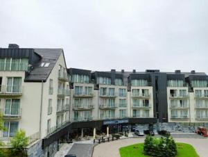 a large apartment building with a lot of windows at Apartament Czarna Góra Blue in Sienna
