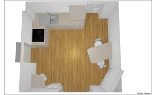 een plattegrond van een kleine badkamer met een toilet bij FeWo Höhwald in Niederdorla