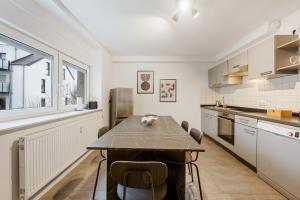 Køkken eller tekøkken på LAHNBLICK 3 Schlafzimmer, Parkplatz, WLAN