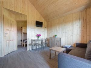 TV a/nebo společenská místnost v ubytování Holiday Home in Ustka near Baltic Sea + 16 fotografií