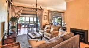 Et opholdsområde på Pecanwood Waterfront Villa Hartbeesport Dam