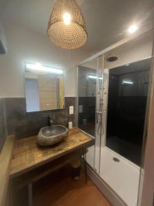 صورة لـ spacieux et calme rez-de-chaussée في La Celle-sous-Gouzon