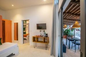 TV a/nebo společenská místnost v ubytování Maison de clara