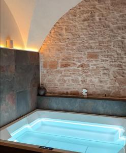 Billede fra billedgalleriet på Loft architecte exceptionnel avec mini piscine design i Metz