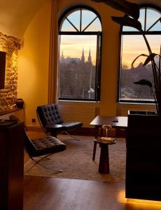 Et opholdsområde på Loft architecte exceptionnel avec mini piscine design