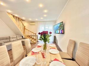 Posezení v ubytování Двоповерховий Пентхаус с великим Джакузі біля метро Наукова