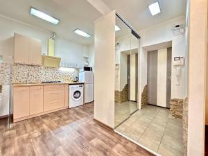 Kuchyň nebo kuchyňský kout v ubytování Двоповерховий Пентхаус с великим Джакузі біля метро Наукова + 14 fotografií