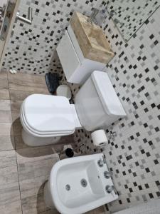 Et badeværelse på Mirasoles Suites + 6 billeder