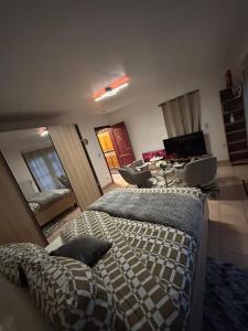 Una cama o camas en una habitación de Apartchrisbea