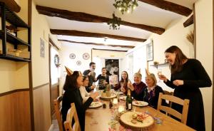 a group of people sitting around a dining room table at Casa Ladislada in Cella