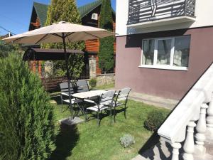 Un jardín fuera de Оселя Східниця 20 fotos más