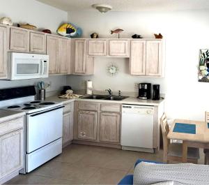Køkken eller tekøkken på Sunset Cottages 4A Pet friendly condo